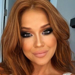 Meet your Posher, Simone